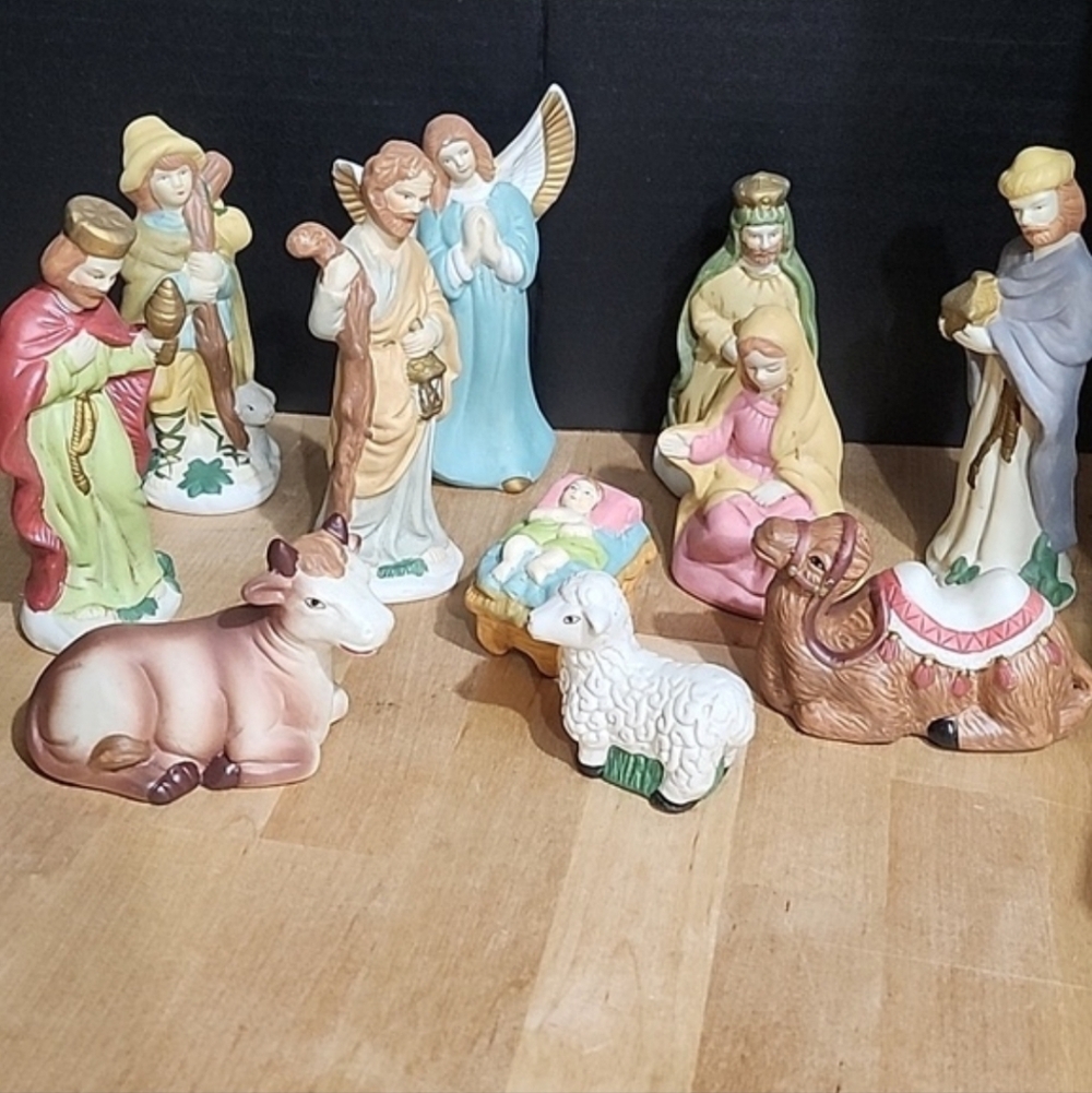 Nativity Set Porcelain Hand Painted 11 Pieces Christmas Religious